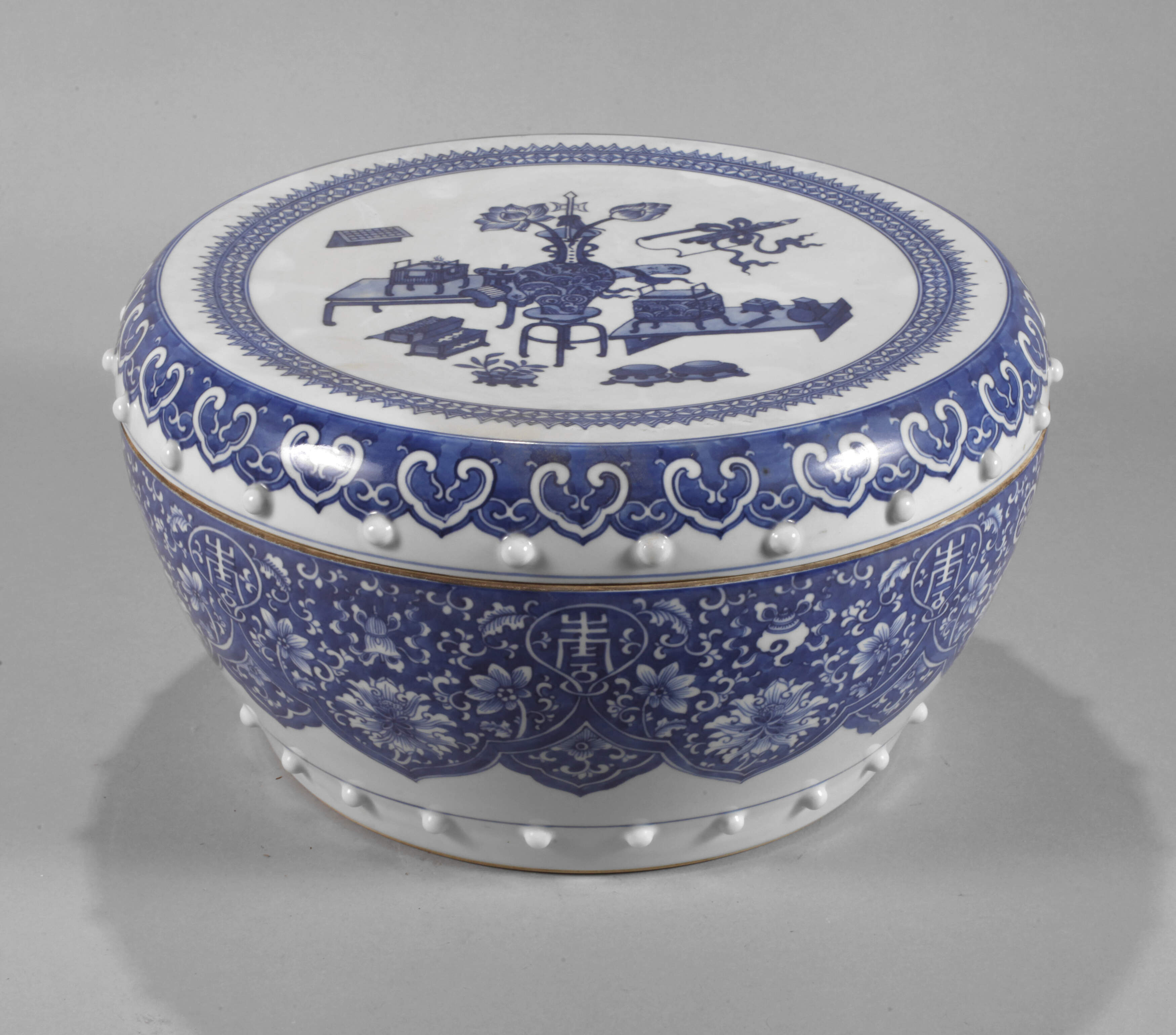 Sehr große Dagu-Deckeldose