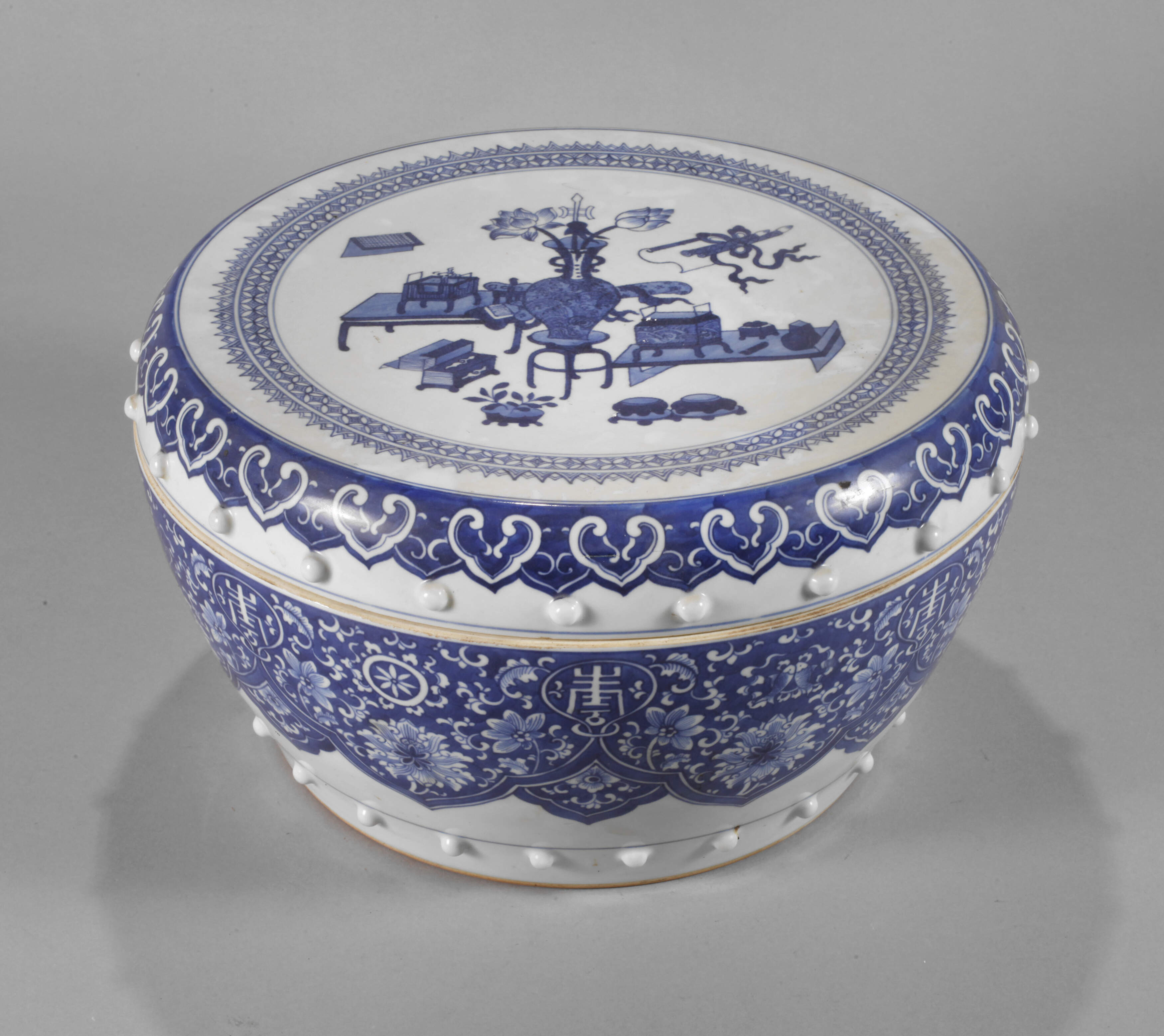 Sehr große Dagu-Deckeldose