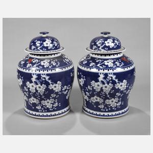 Paar Pflaumenblüten-Deckelvasen