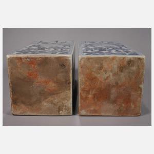 Paar große eckige Vasen mit Palastszenen