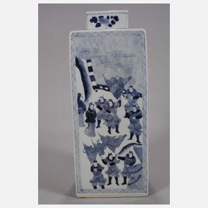 Paar große eckige Vasen mit Palastszenen