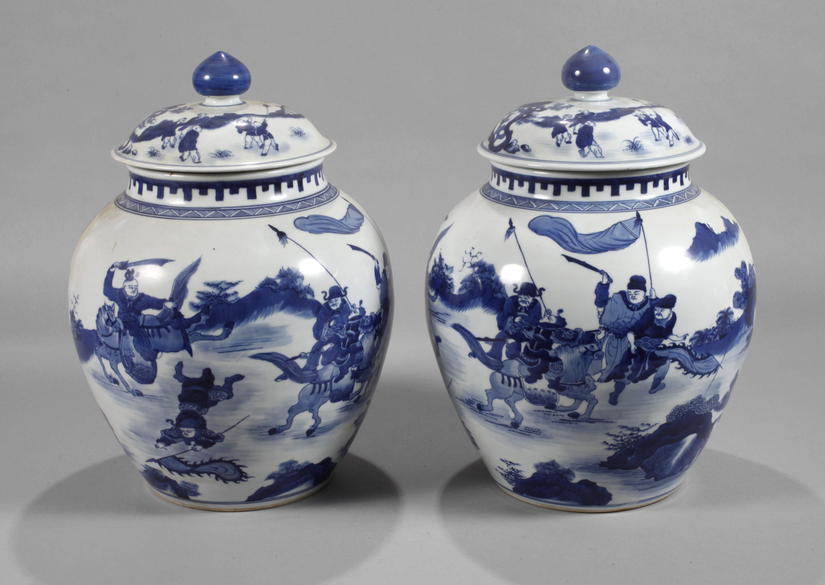 Paar große Deckelvasen