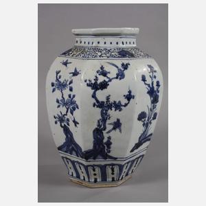 Facettierte Schultervasen