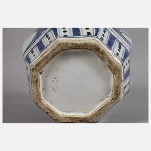 Facettierte Schultervasen