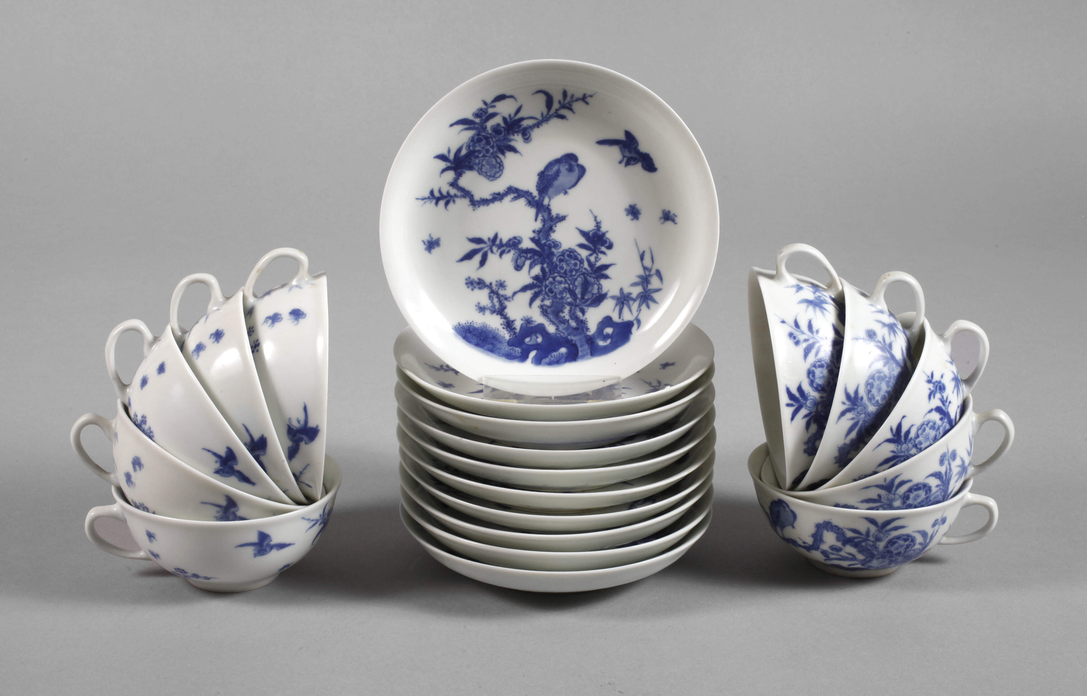10 Teetassen und 10 kleine Teller
