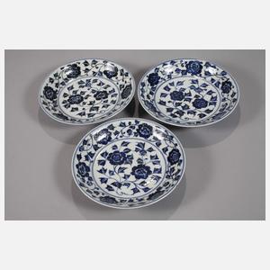 Fünf flache Blütenschalen