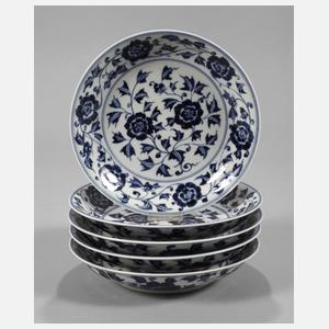 Fünf flache Blütenschalen