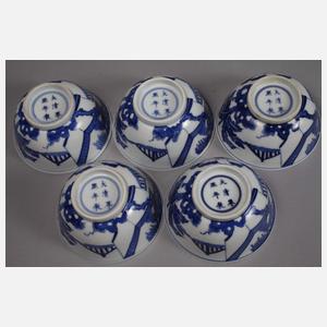 Fünf fein bemalte Teeschalen