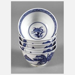 Fünf fein bemalte Teeschalen