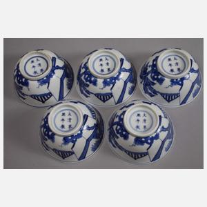 Fünf fein bemalte Teeschalen