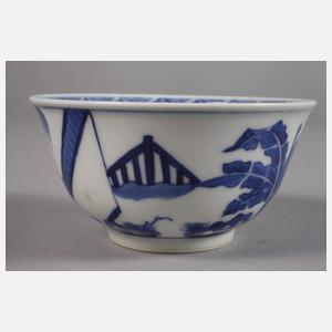 Fünf fein bemalte Teeschalen