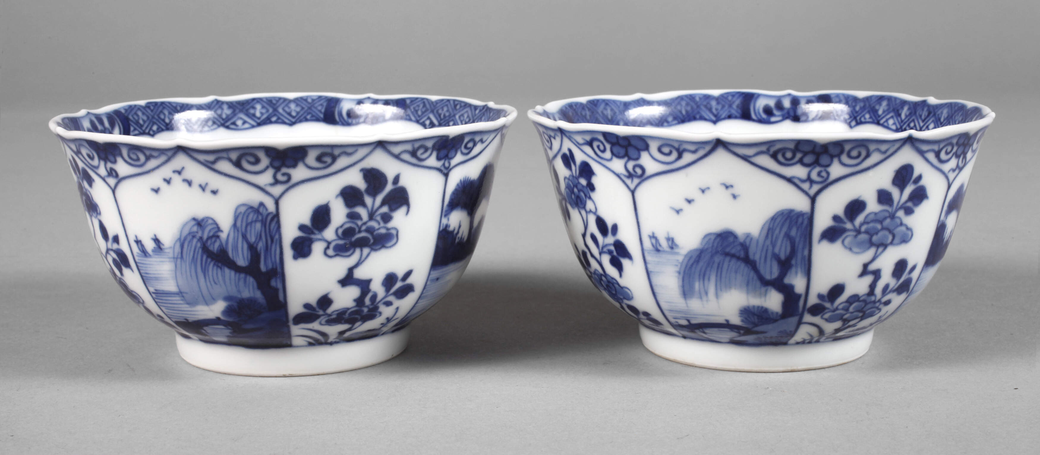 Paar fein bemalte Teeschalen