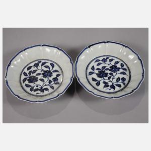 Paar blütenförmige Schalen