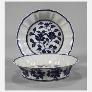 Paar blütenförmige Schalen