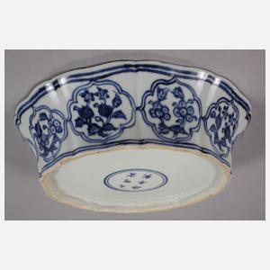 Paar tiefe blütenförmige Granatapfel-Schalen