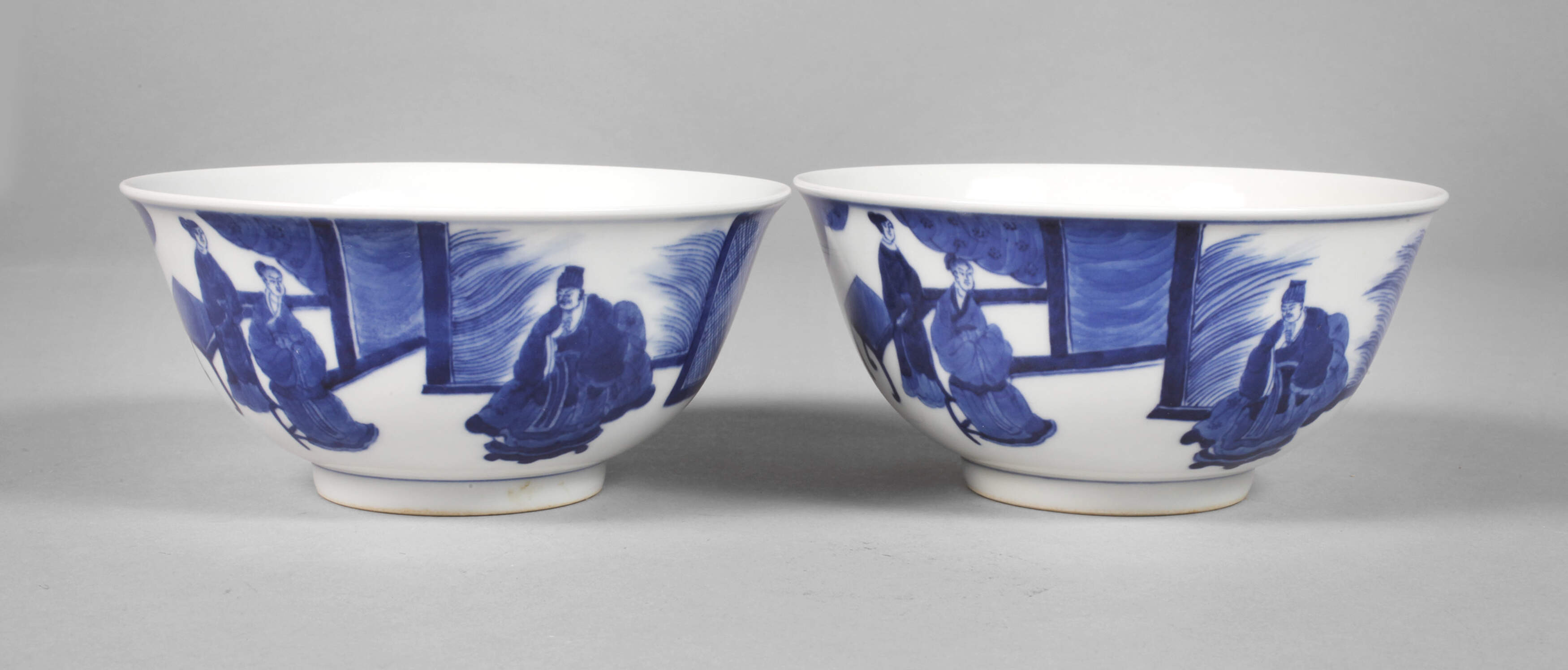 Paar fein bemalte große Teeschalen