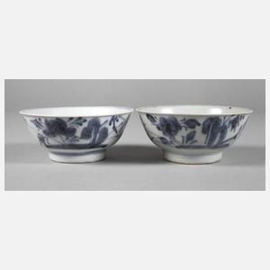 Paar tiefe Teeschalen