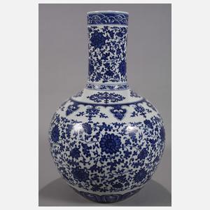 Paar große Tianqiuping-Rankenvasen