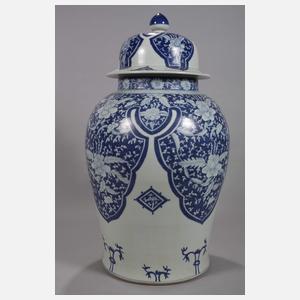 Sehr große Deckelvase mit Päonienblüten