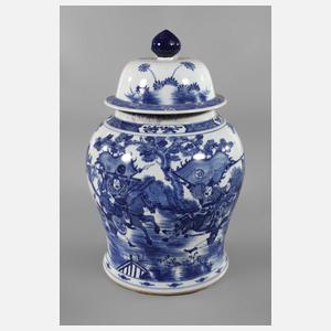 Sehr große Deckelvase mit Kriegerszenen