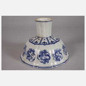 Paar Stem Cups mit Drachenmedaillons