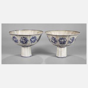 Paar Stem Cups mit Drachenmedaillons