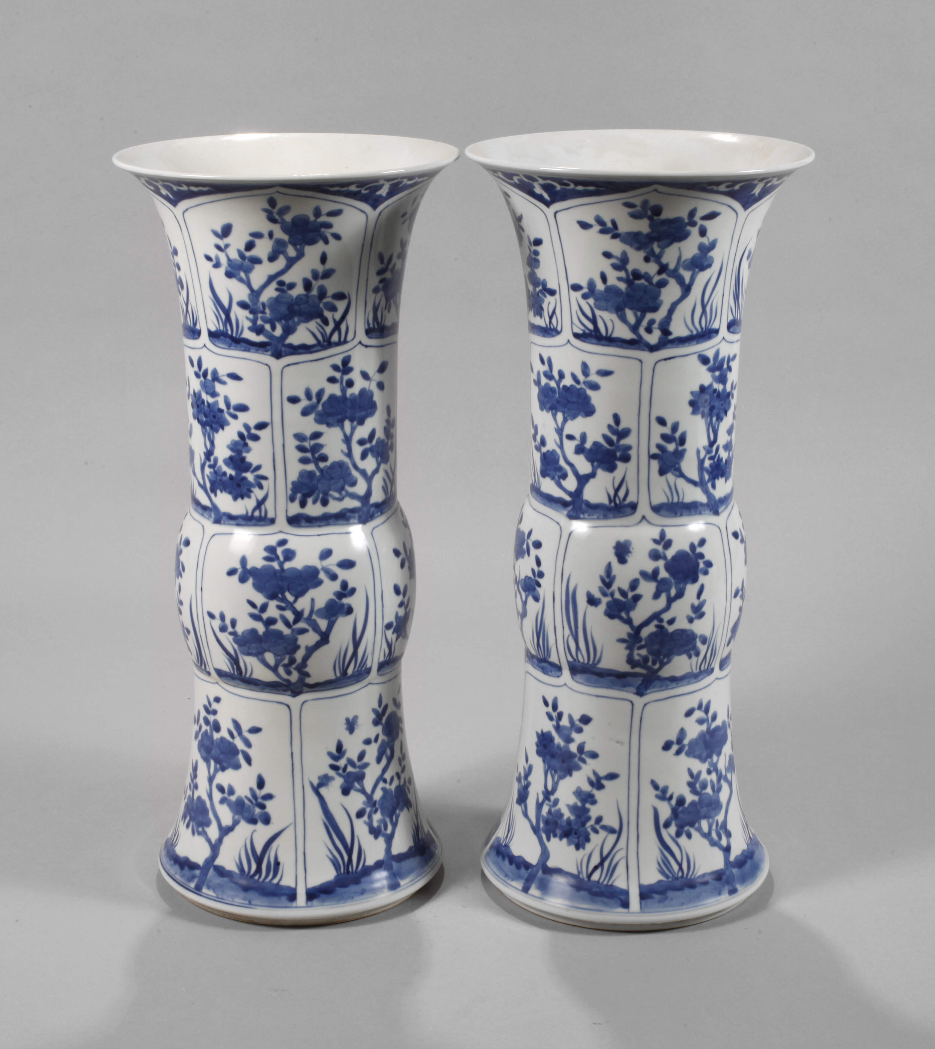 Paar große GU-Vasen "Seenlandschaft mit Gelehrten“