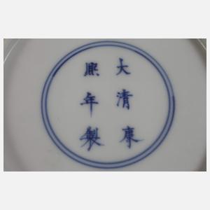 Elf mittelgroße tiefe Teller