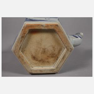 Paar große facettierte Teekannen