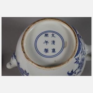 Paar große Teekannen