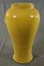 Paar riesige gelbe Deckel-Vasen