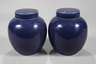Paar runde Deckelvasen „Sacrificial Blue“