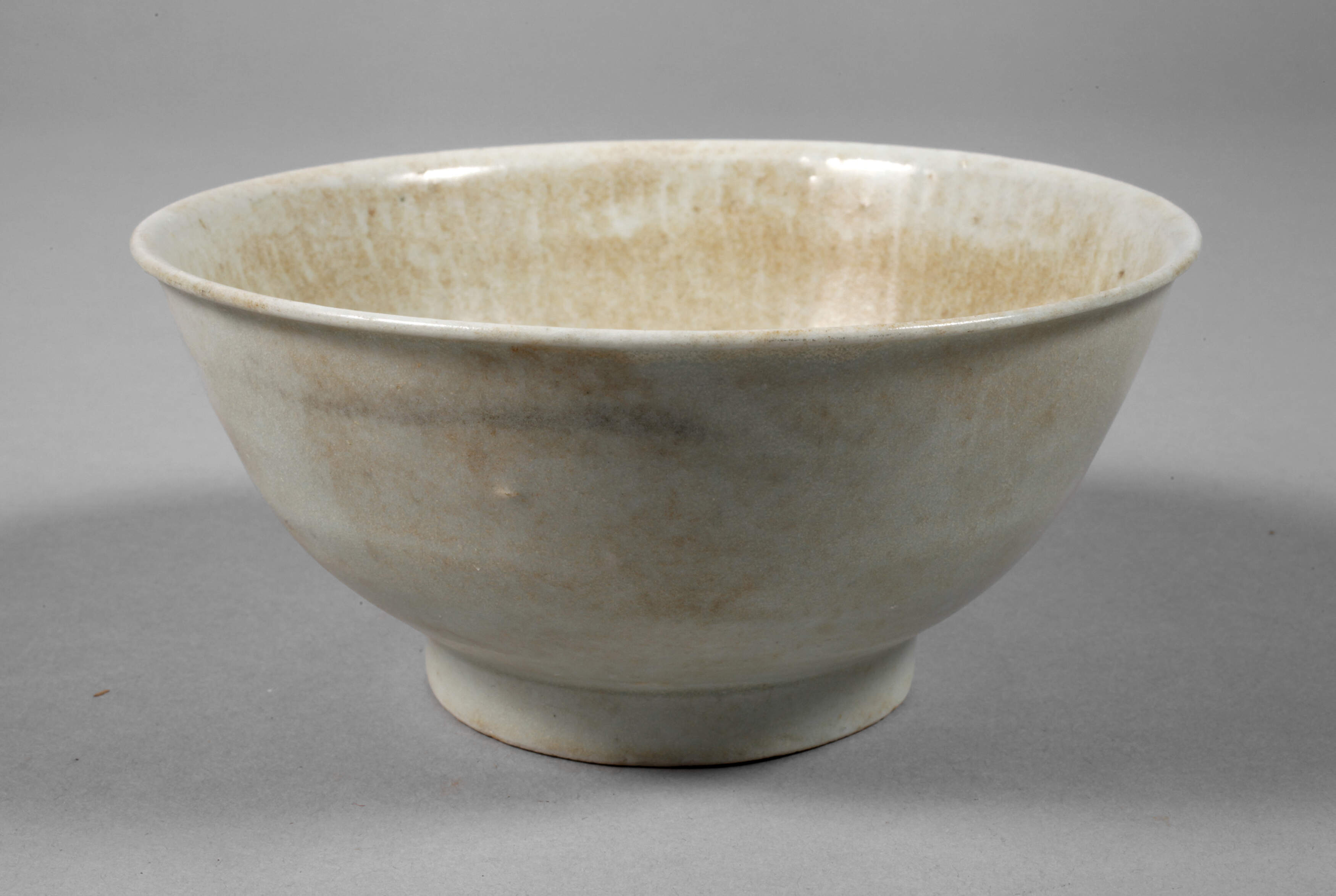 Korallierte Seladon-Schale