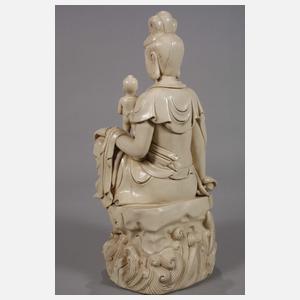 Große Blanc-de-Chine-Figur "Guanyin als Beschützerin der Kinder"