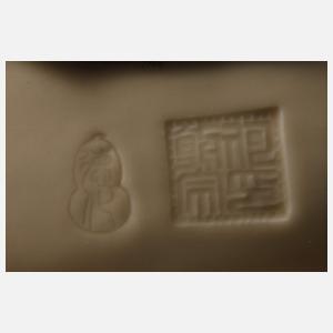 Große Blanc-de-Chine-Figur "Guanyin als Beschützerin der Kinder"