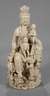 Große Blanc-de-Chine-Figur "Guanyin als Beschützerin der Kinder"