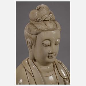 Große Blanc-de-Chine-Figur "Guanyin als Beschützer der Seefahrer"