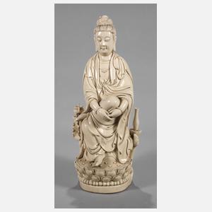 Große Blanc-de-Chine-Figur "Guanyin als Beschützer der Seefahrer"