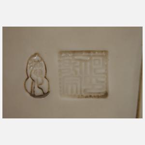 Große Blanc-de-Chine-Figur "Der Medizinbuddha Bhaisajyaguru"