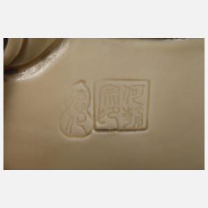 Blanc-de-Chine-Figur "Guanyin mit heiliger Lotosblume"