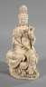 Blanc-de-Chine-Figur "Guanyin mit heiliger Lotosblume"