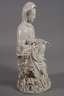 Blanc-de-Chine-Figur "Thronende Guanyin mit Ruyi-Wunschzepter"