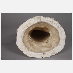 Blanc-de-Chine-Figur "Thronende Guanyin mit Ruyi-Wunschzepter"