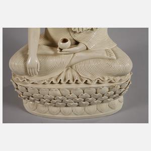 Blanc-de-Chine-Figur des Buddha Shakyamuni im Sarnath-Stil