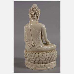 Blanc-de-Chine-Figur des Buddha Shakyamuni im Sarnath-Stil