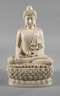 Blanc-de-Chine-Figur des Buddha Shakyamuni im Sarnath-Stil