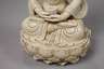 Blanc-de-Chine-Figur eines Bodhisattvas mit Almosenschale