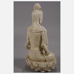 Blanc-de-Chine-Figur eines Bodhisattvas mit Almosenschale