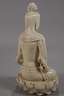 Blanc-de-Chine-Figur eines Bodhisattvas mit Almosenschale