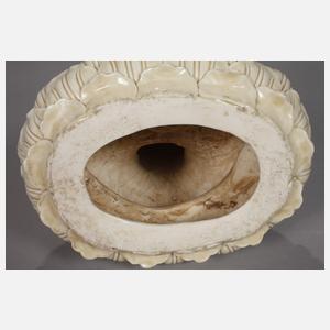 Blanc-de-Chine-Figur eines Bodhisattvas mit Almosenschale